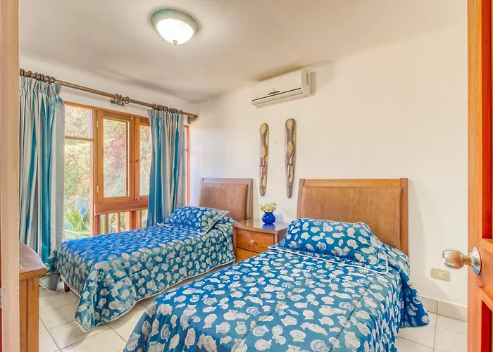 Ocean Views: Bahia Pez Vela Villa *