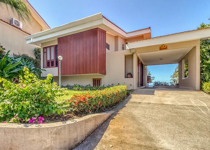 Ocean Views: Bahia Pez Vela Villa